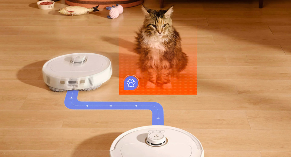 S8 MaxV Ultra и Q Revo MaxV обнаружив кота или собаку, эти роботы ни в коем случае не въедут в него, напротив, устройство снизит уровень шума, чтобы не напугать животное, и аккуратно объедет его, остановив щетки.
