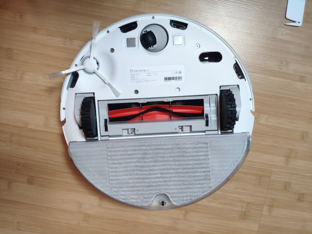 Вид знизу Mi Robot Vacuum Mop 1C