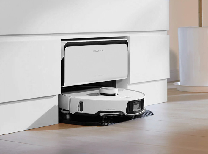Мультифункциональная автономная станция Roborock S8 Max Ultra Refill & Drainage System встроена в мебель, вписана в интерьер дома